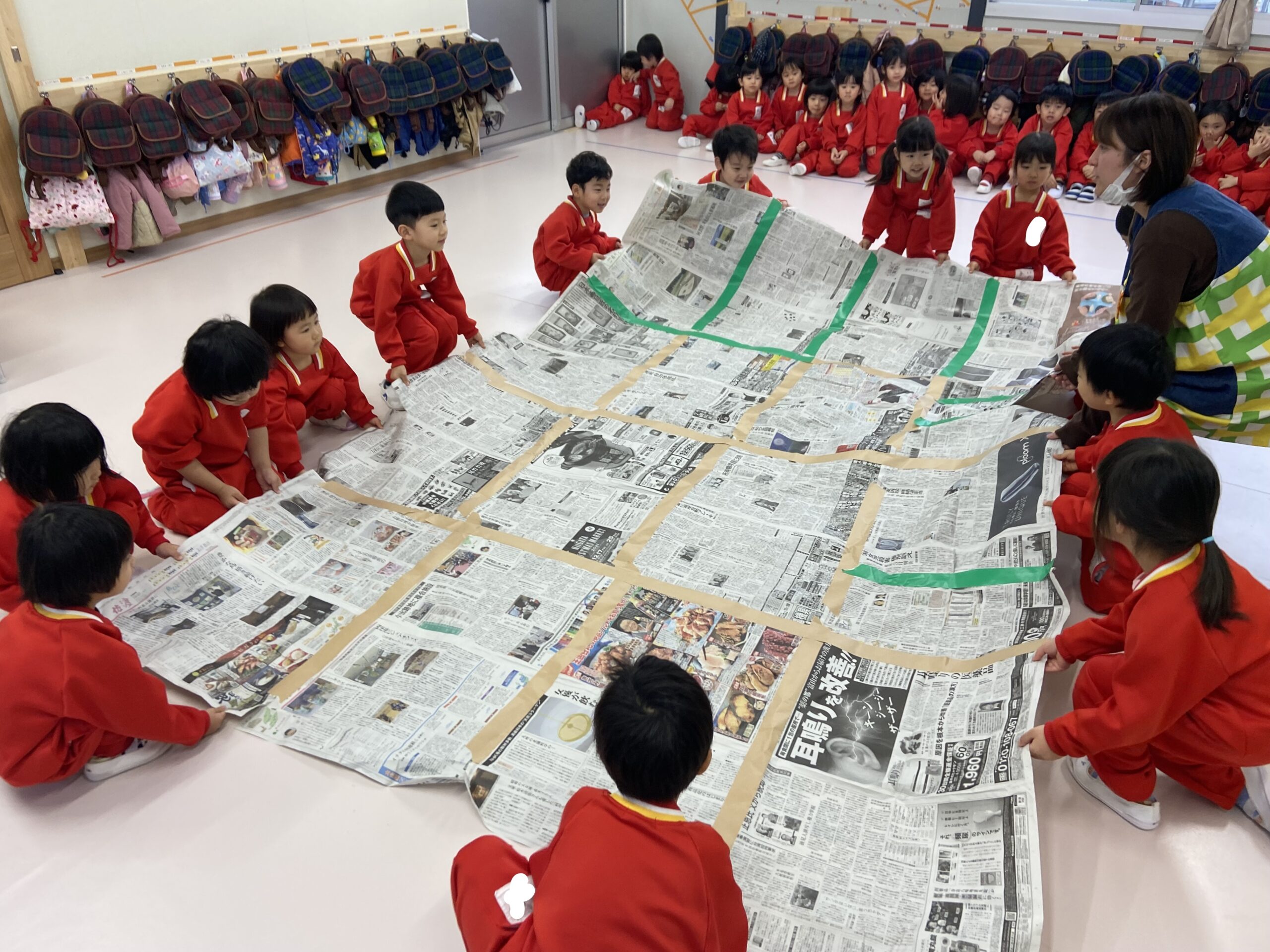 新聞遊び ３歳児 認定こども園 東部マドカ保育園 認定こども園 東部マドカ保育園